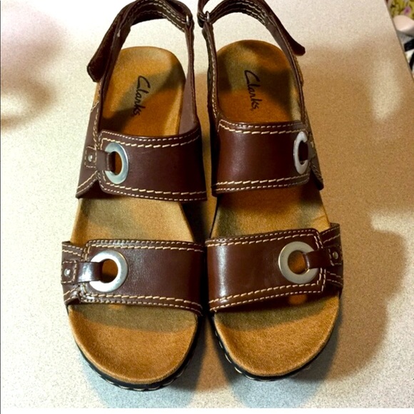clarks sandals size 7